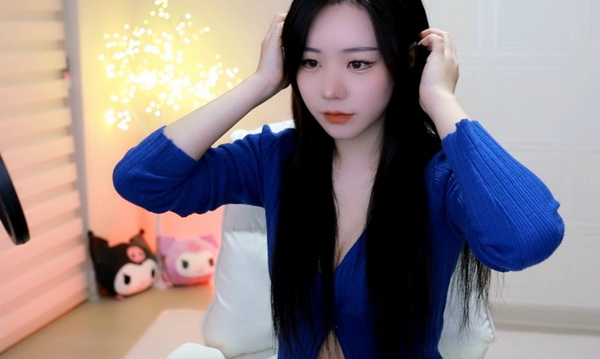 日韩欧美一卡2卡3卡4卡新区：原始世界的探险之旅，找寻生存之道！