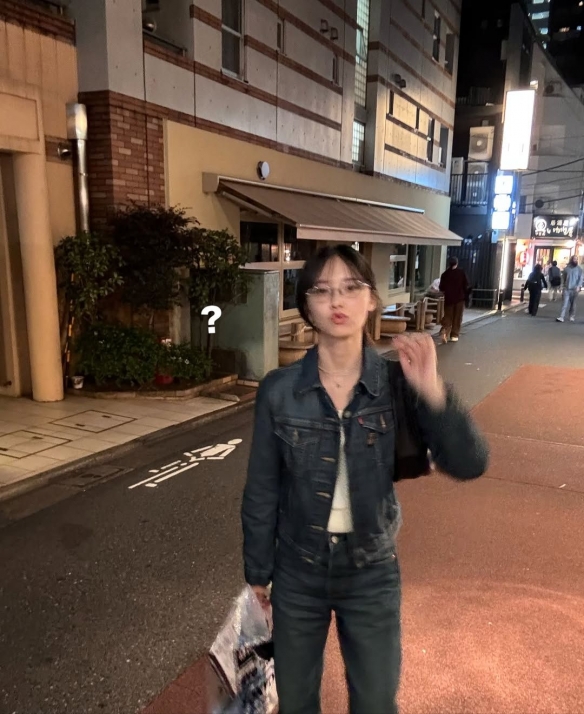 《寂静岭f》女主脸模晒生活照：打扮美美的吃海底捞！(图9)