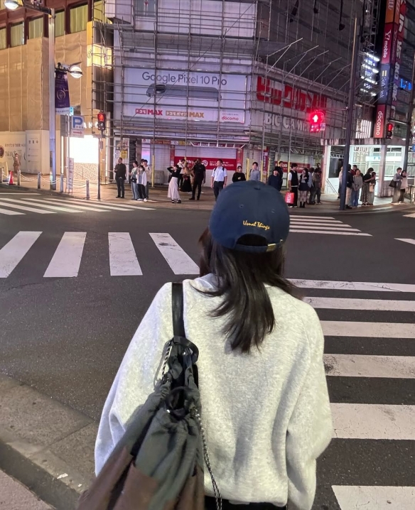 《寂静岭f》女主脸模晒生活照：打扮美美的吃海底捞！(图6)
